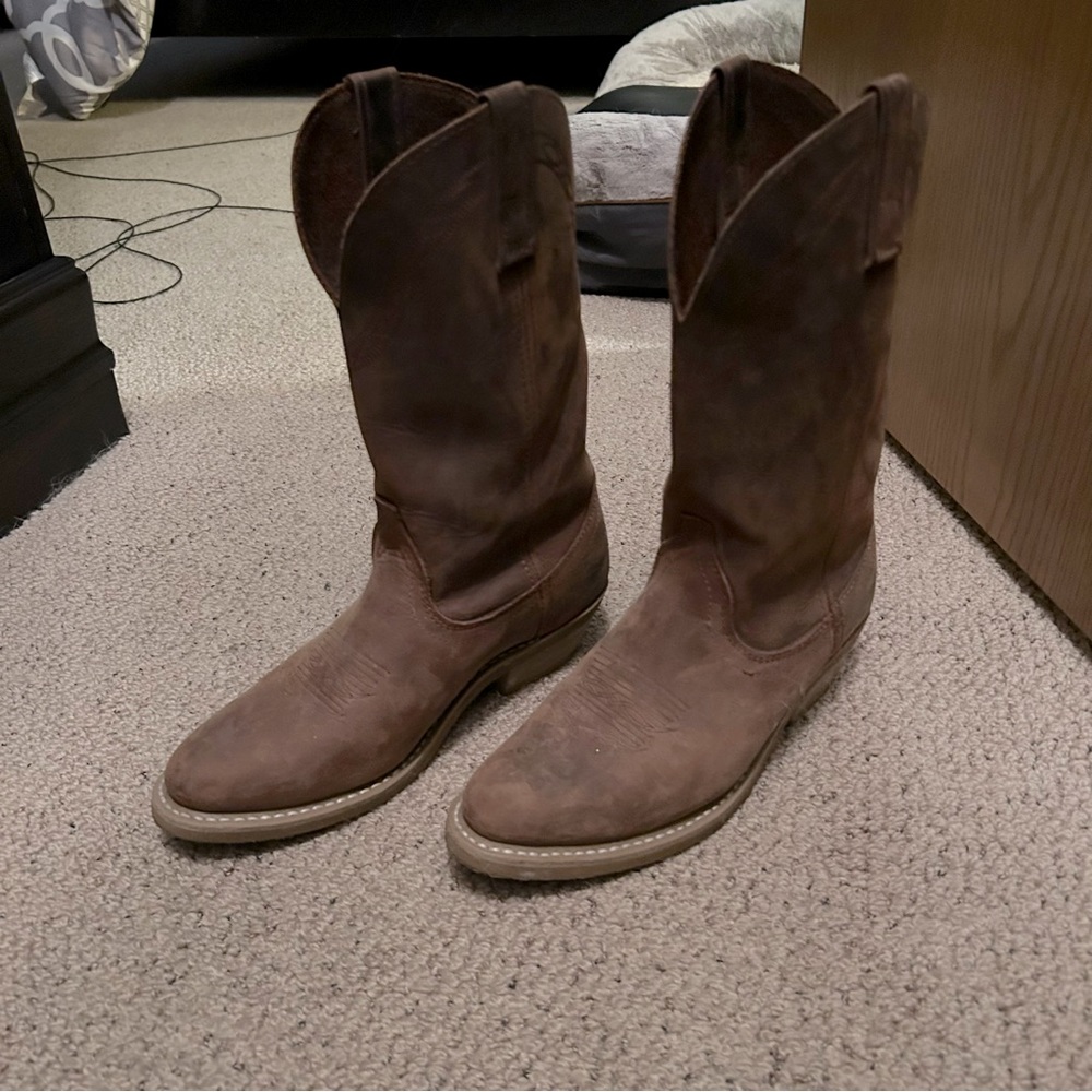 Gorgeous distressed brown cowboy boots size 7 women’s